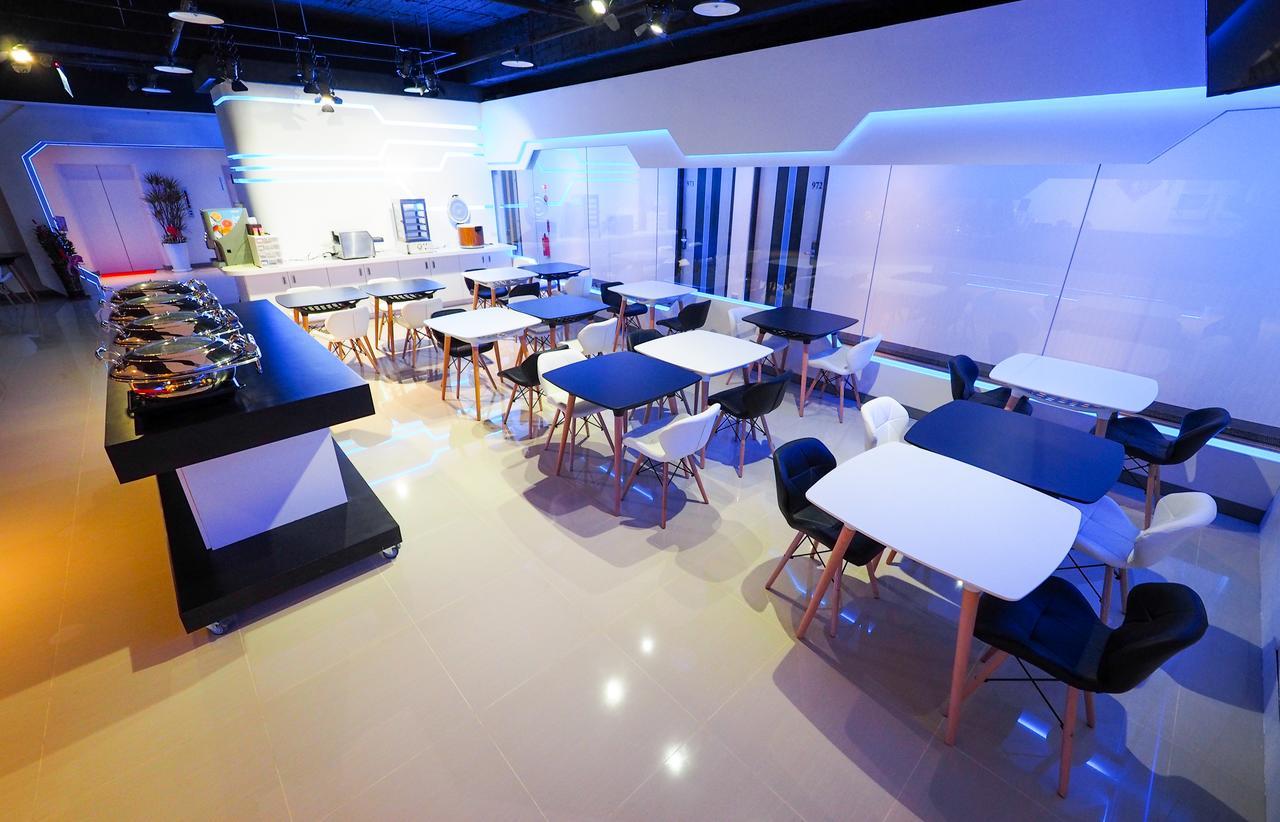 Galaxia Business Hotel Тайджун Екстериор снимка
