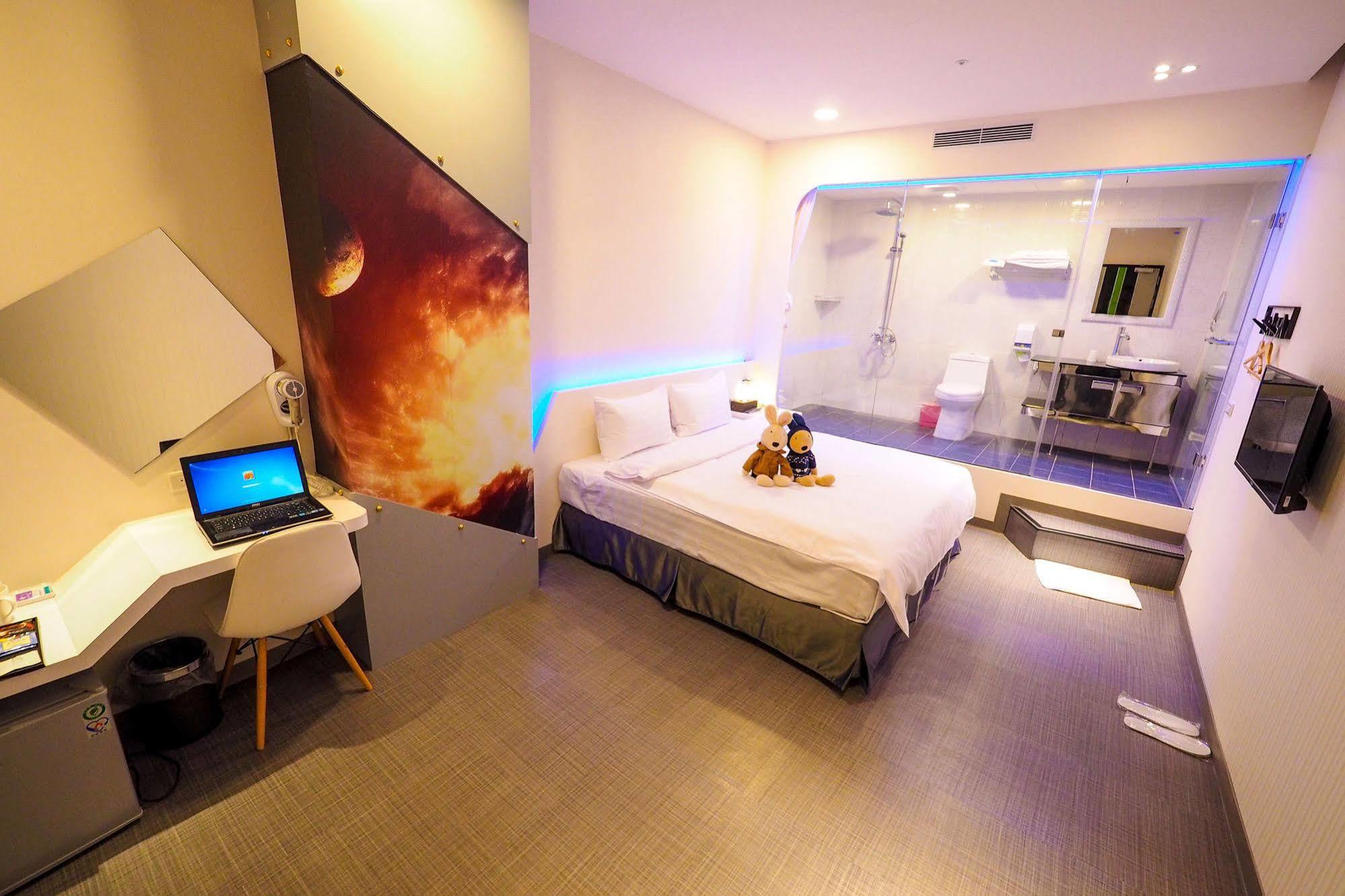 Galaxia Business Hotel Тайджун Екстериор снимка