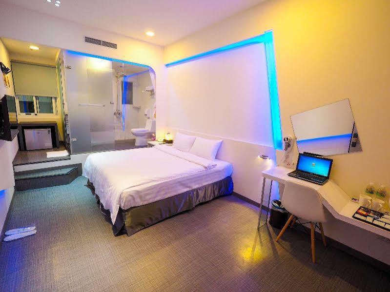Galaxia Business Hotel Тайджун Екстериор снимка