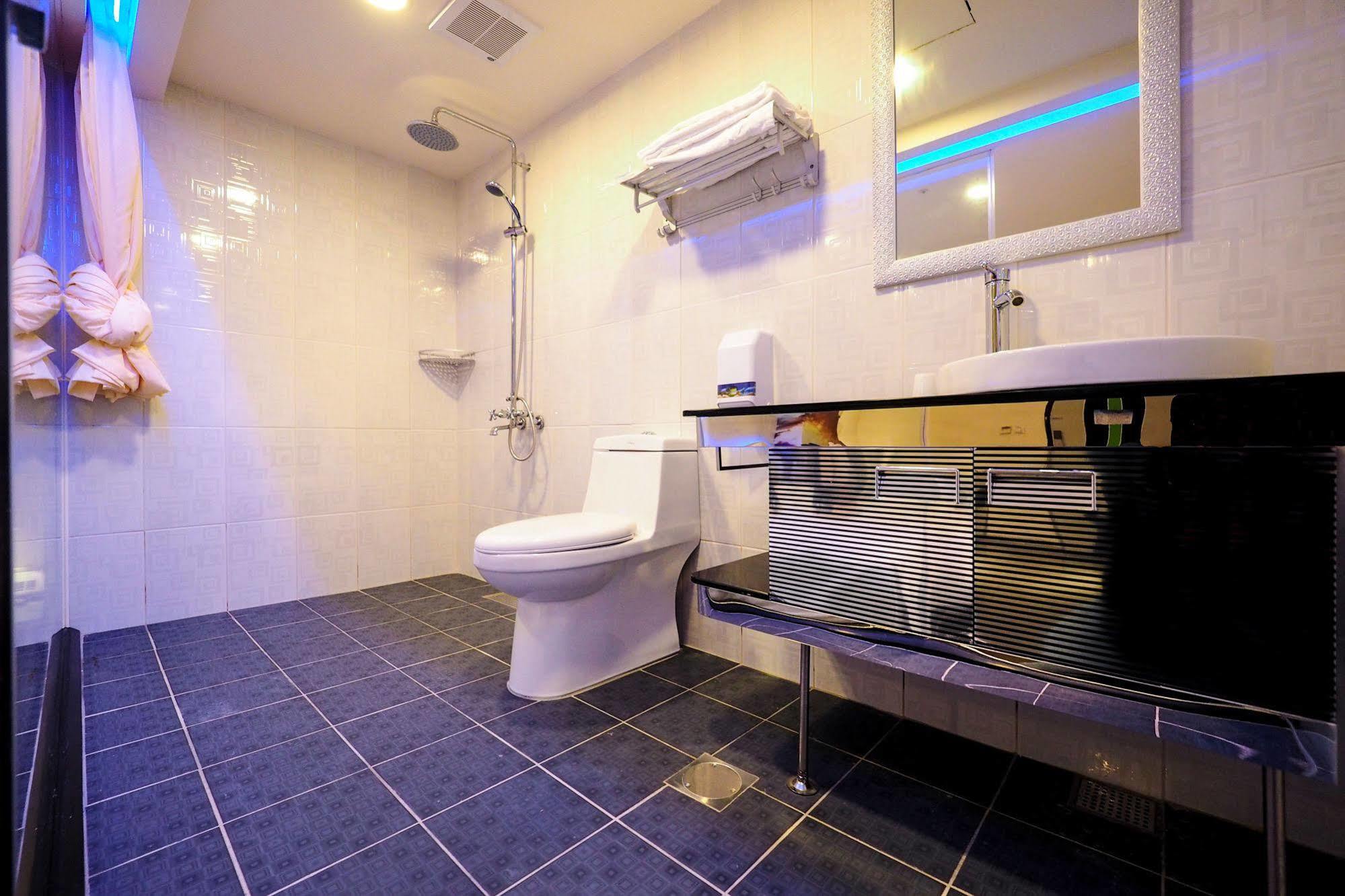 Galaxia Business Hotel Тайджун Екстериор снимка
