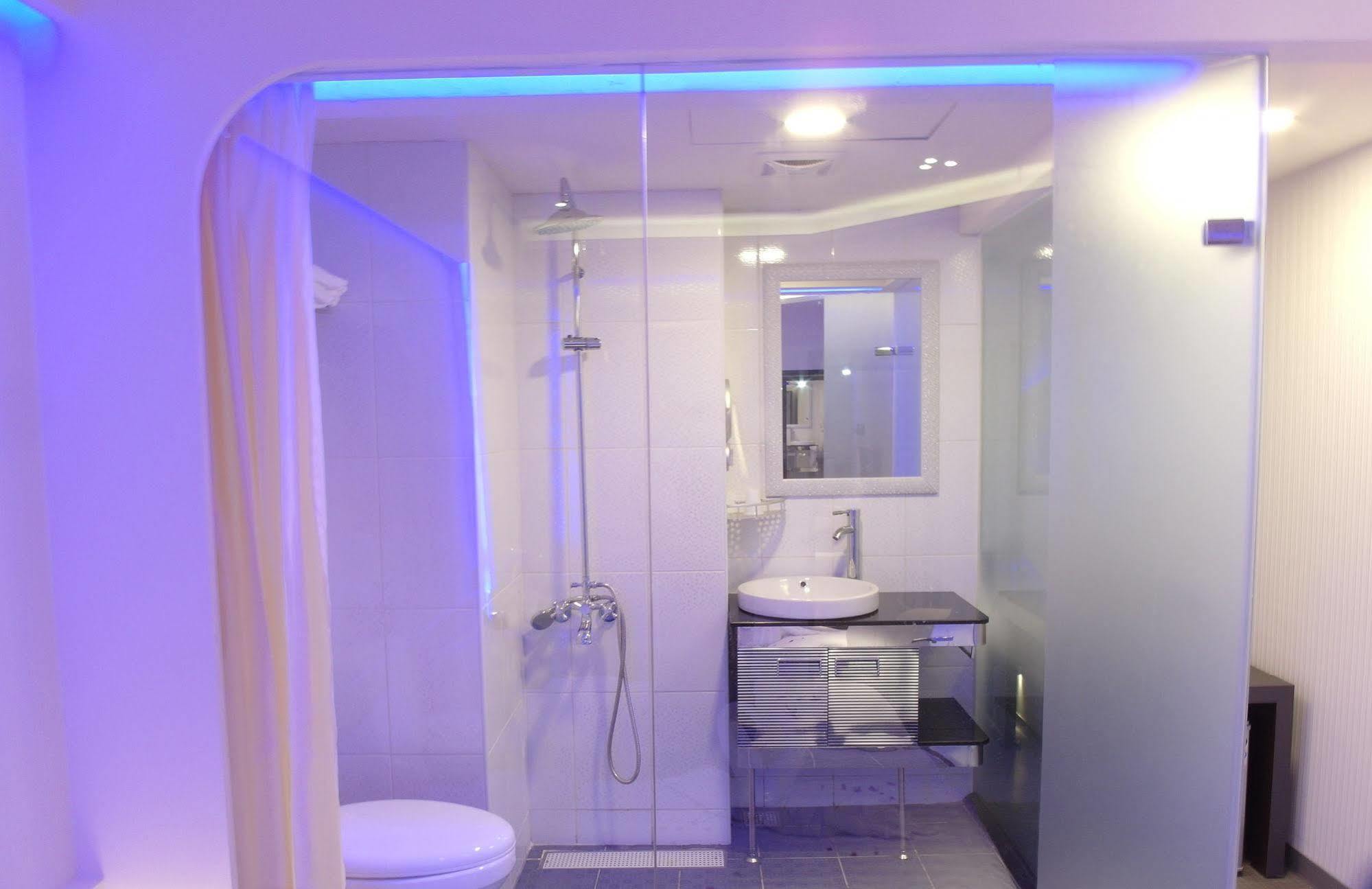 Galaxia Business Hotel Тайджун Екстериор снимка