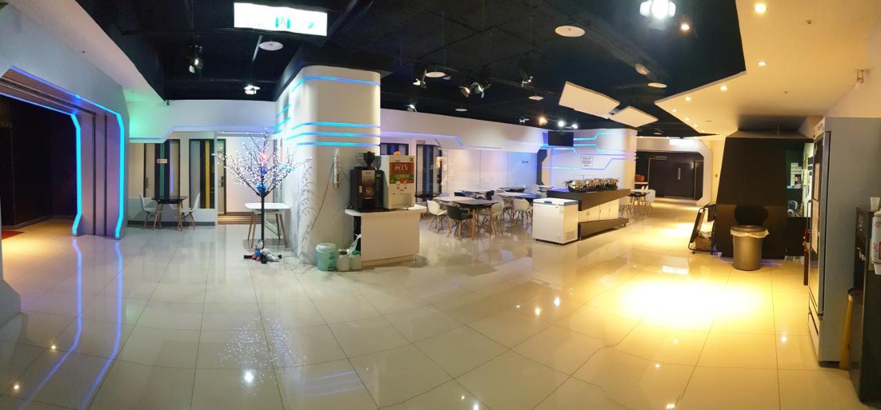 Galaxia Business Hotel Тайджун Екстериор снимка